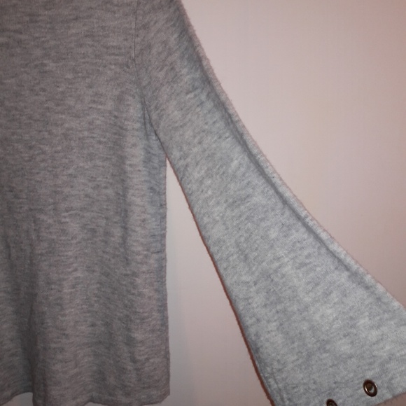 KENSIE SWEATER L (SALE TWO DAYS ONLY) - Picture 4 of 8